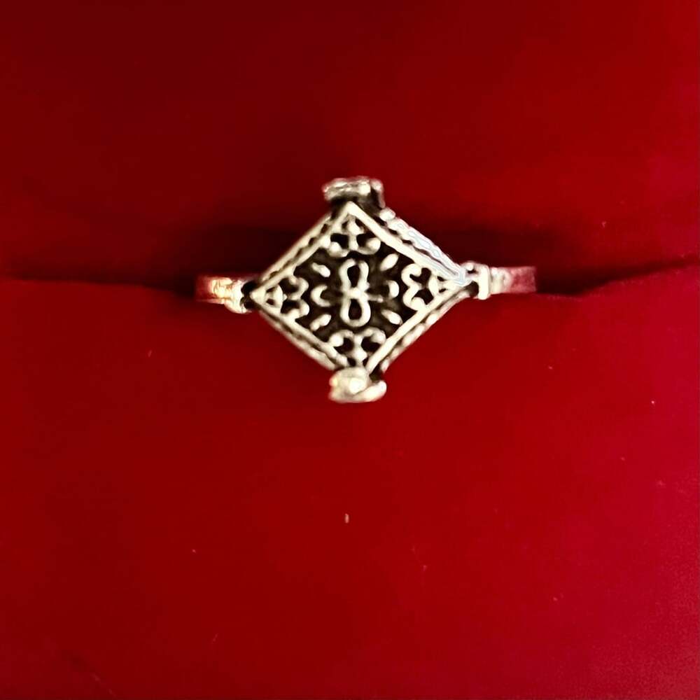 Vintage  Ornate Diamond Shape Filigree Silver Ring Size 5